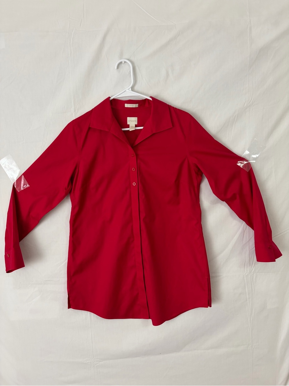 Chico’s Red Button Down Shirt No Iron Women’s Size 0 (A685)